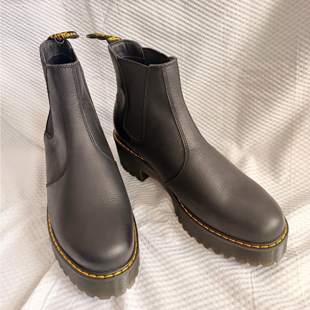 Dr. Martens Black Leather Chelsea Boots Platform Size 11 Womens NWOB